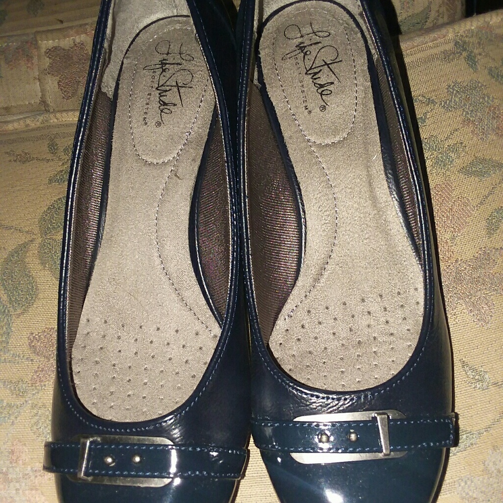 Shoes - Picture 4 of 8